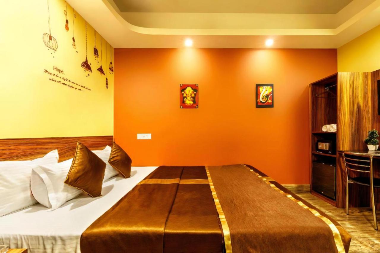 The Silverline Hotel Колката Екстериор снимка